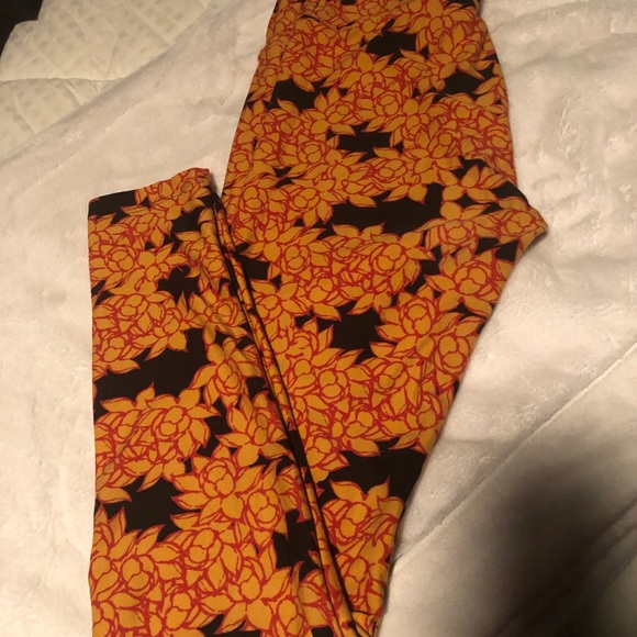 Four (4) pair one-size Lularoe leggings. - Picture 6 of 6